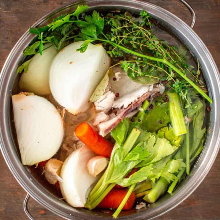 Easy Homemade Thanksgiving Turkey Stock
